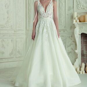 NWT Pronovias Elis